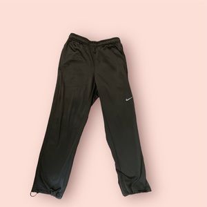 (Retail $65) Men’s Black Nike Therma-FIT sweatpants (size M)